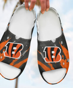 Cincinnati20Bengals20NFL20Yeezy20Slipper20Mockup202.jpg