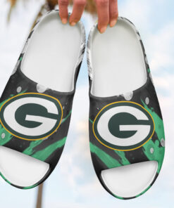 Green20Bay20Packerslogo20NFL20Yeezy20Slipper20Mockup202.jpg